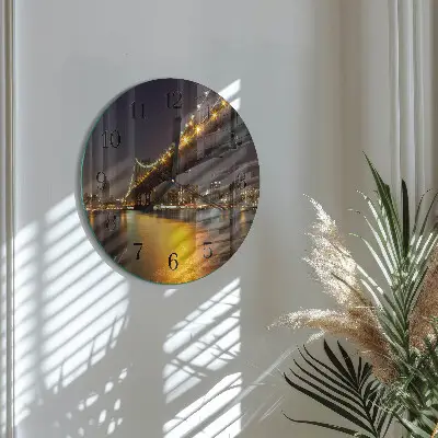 Apvalus laikrodis iš stiklo Tiltas horizonte