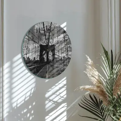 Apvalus laikrodis iš stiklo Tiltas