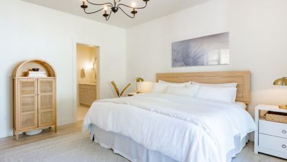 Kuo galite papuošti savo miegamąjį? Įspūdingų interjero dekoracijų idėjos