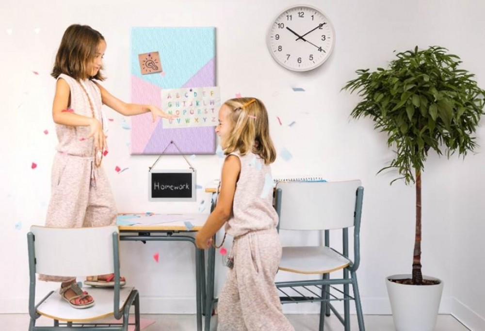 ką pakabinti virš savo stalo