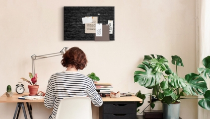 Ką dėti ant sienos šalia savo stalo? Vadovas