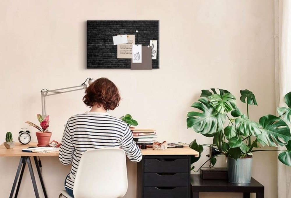 ką pakabinti virš savo stalo