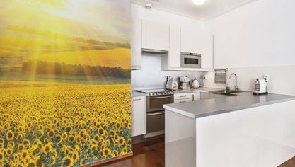 Maža virtuvė, papuošta idėjomis